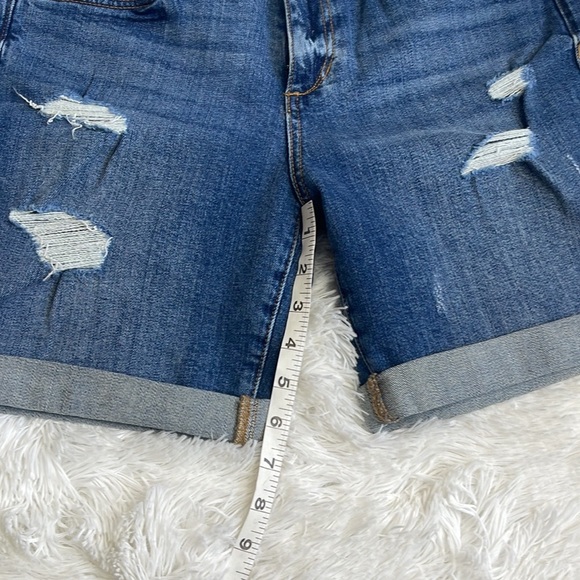 Joe's Jeans distressed Bermuda Short - Picture 4 of 9